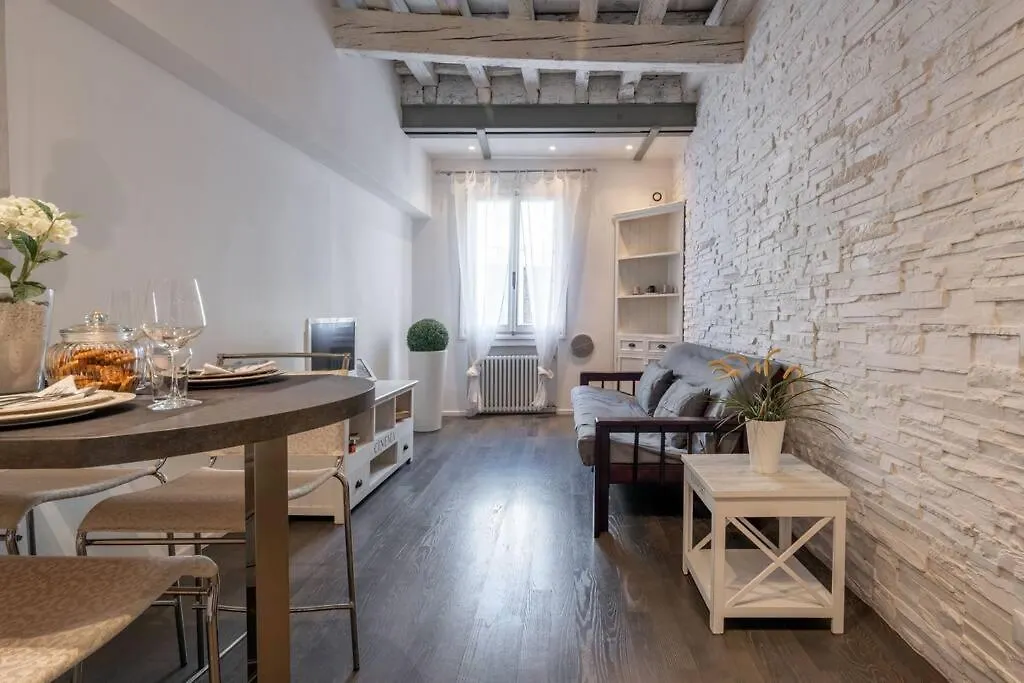 Canal View - San Marco Venice Apartment