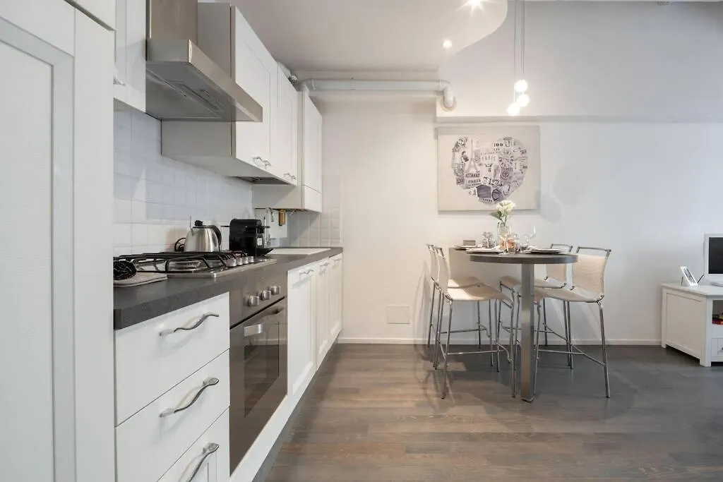 Canal View - San Marco Venice Apartment